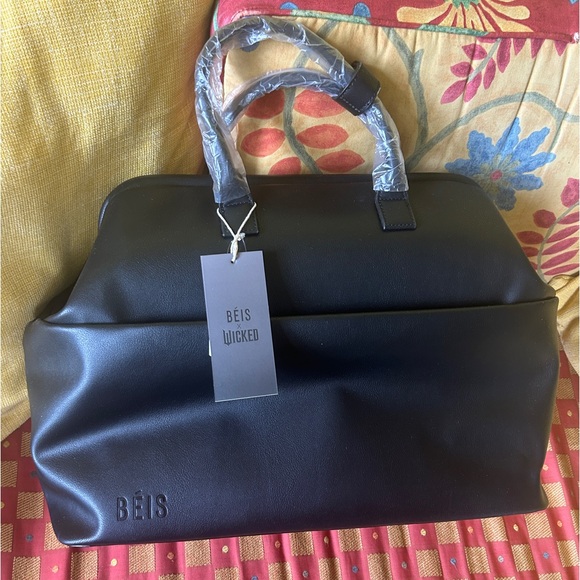 NWT BEIS x Wicked Weekender in Black - Picture 7 of 8